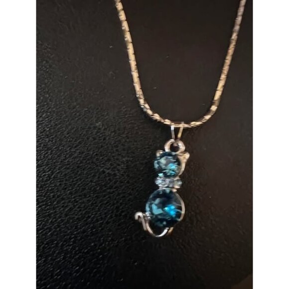 Gorgeous Silver Chain Necklace with Blue Stones Kitty Cat Pendant - Picture 2 of 6